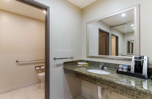 Gilroy Hotel | Top-Rated Best Western Plus Forest Park Inn with Spa & Pool