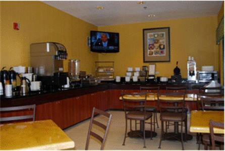 Raisin Hotel | Welcoming Best Western PLUS Fresno Inn with Family-Friendly Amenities