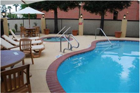 Raisin Hotel | Welcoming Best Western PLUS Fresno Inn with Family-Friendly Amenities
