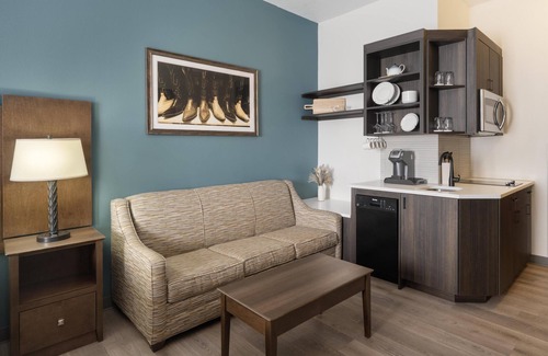 Cheyenne Hotel | Discover Best Western Plus Frontier Inn: Pool, Spa & More!