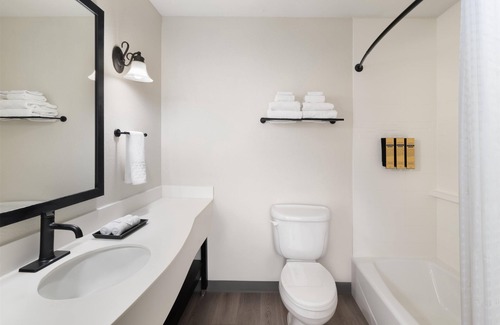 Cheyenne Hotel | Discover Best Western Plus Frontier Inn: Pool, Spa & More!