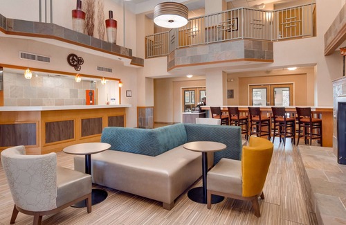 Aurora Hotel | Relax at Best Western Plus Gateway Inn & Suites with Pool