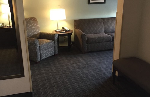 Aurora Hotel | Relax at Best Western Plus Gateway Inn & Suites with Pool