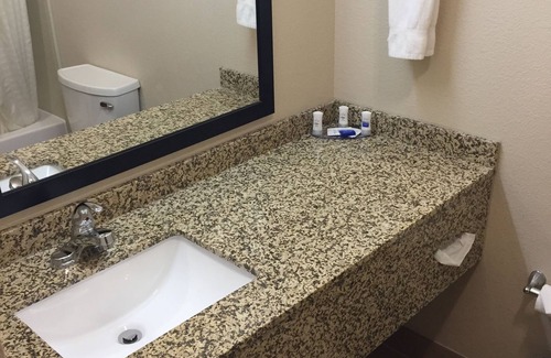 Aurora Hotel | Relax at Best Western Plus Gateway Inn & Suites with Pool