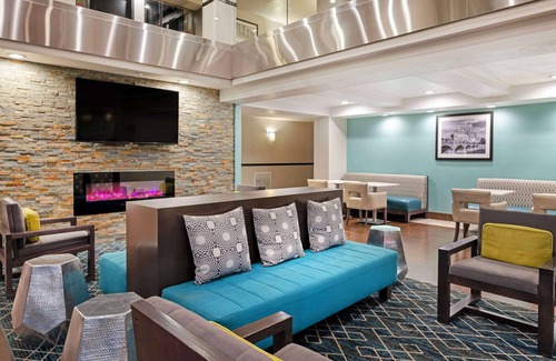 Greenwood Hotel | Inviting Best Western Plus Greenwood/Indy South Inn Stay