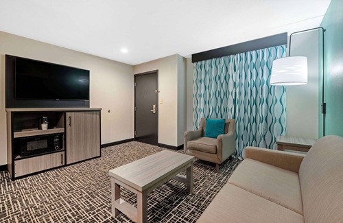 Greenwood Hotel | Inviting Best Western Plus Greenwood/Indy South Inn Stay