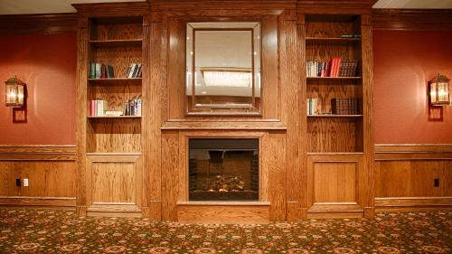 Point Edward Hotel | Cozy Retreat at Best Western Plus Guildwood Inn, 4-Star Stay