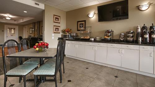 North Shore Hotel | Comfortable Stay at Best Western Plus Heritage Inn Houston