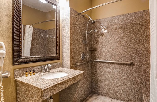 North Shore Hotel | Comfort Meets Convenience at Best Western Plus Heritage Inn
