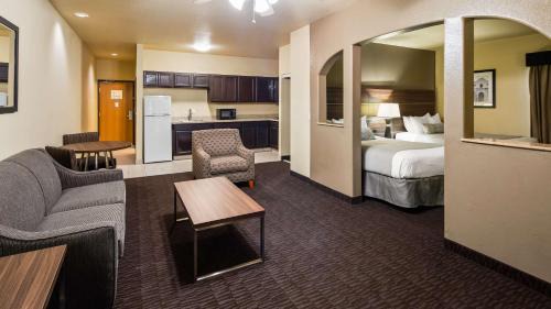 Stone Oak Hotel | Discover Best Western Plus Hill Country Suites in San Antonio