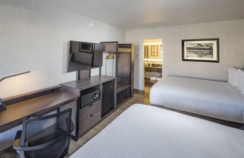 Redding Hotel | Top-Rated Best Western Plus Hilltop Inn with Pool & Spa