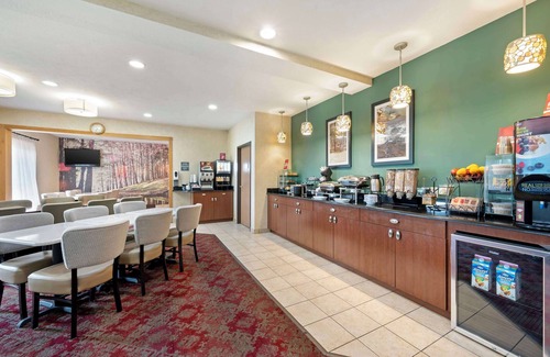Howe Hotel | Discover Best Western Plus Howe Inn: Rated 9/10 with Pool
