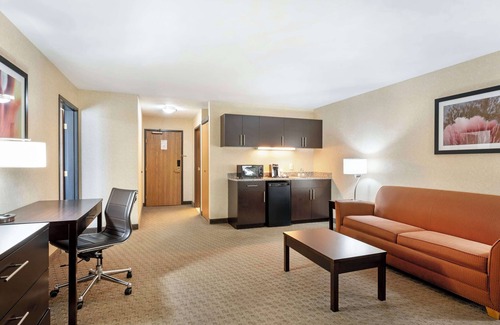 Howe Hotel | Discover Best Western Plus Howe Inn: Rated 9/10 with Pool