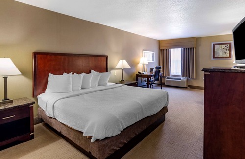 Lexington Hotel | Comfortable Stay at Best Western Plus Inn with Pool & Spa