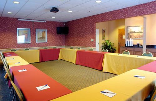 Roanoke Hotel | Pet-Friendly Retreat at BEST WESTERN PLUS Inn Valley View