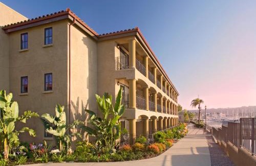 La Playa Hotel | Pet-Friendly Escape at Best Western PLUS Island Palms Hotel