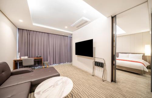 Jeonju Hotel | Relaxing Getaway at Best Western Plus Jeonju with Pool