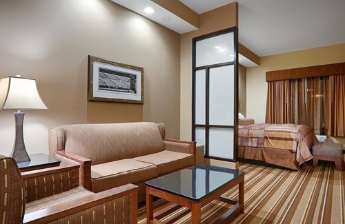 I-435 West KC-KS Hotel | Comfortable Stay at Best Western Plus KC Speedway Inn