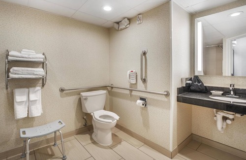 Keene Hotel | Inviting Best Western Plus Keene Hotel with Pool & Spa