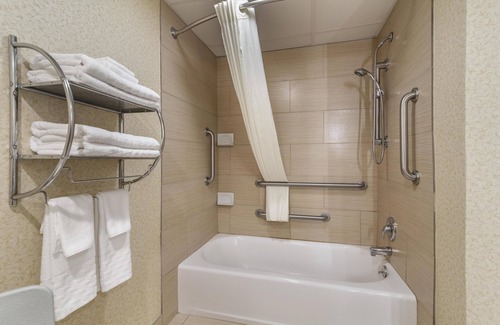 Keene Hotel | Inviting Best Western Plus Keene Hotel with Pool & Spa