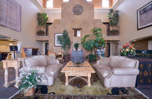 Kingman Hotel | Pet-Friendly Getaway at Best Western Plus King's Inn & Suites