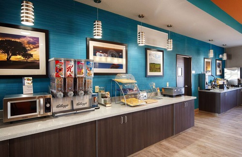 Colorado City Hotel | Inviting Best Western Plus Lonestar Inn with Pool & Spa