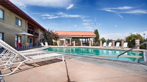 Moses Lake Hotel | Relax at Best Western PLUS Lake Front Hotel with Spa & Pool