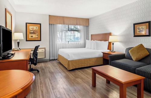 Langley Hotel | Guest Rated 8.8: Best Western Plus Langley Inn Awaits