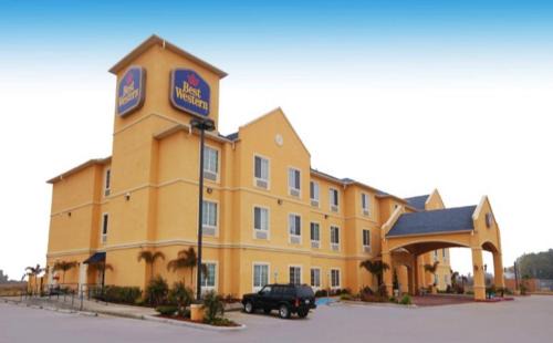 Manvel Hotel | Pet-Friendly Stay at Best Western Plus Manvel with Pool