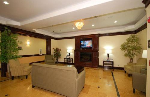 Manvel Hotel | Pet-Friendly Stay at Best Western Plus Manvel with Pool