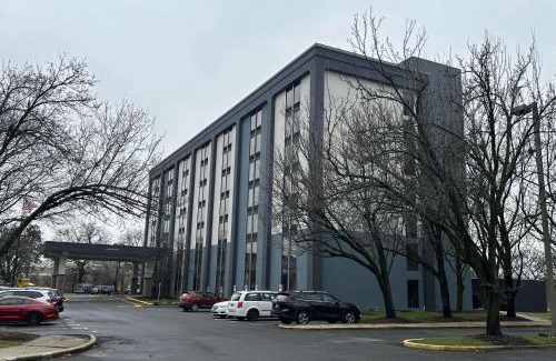 Secaucus Hotel | Pet-Friendly Getaway at Best Western Plus Meadowlands