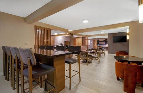 Secaucus Hotel | Pet-Friendly Getaway at Best Western Plus Meadowlands