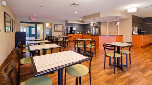 Menomonie Hotel | Relax at BEST WESTERN Plus Menomonie Inn & Suites