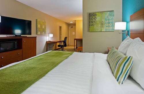 Menomonie Hotel | Experience Comfort at Best Western Plus Menomonie Inn & Suites