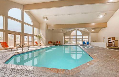 Southeast Salem Hotel | Pet-Friendly Retreat at Best Western Plus Mill Creek Inn