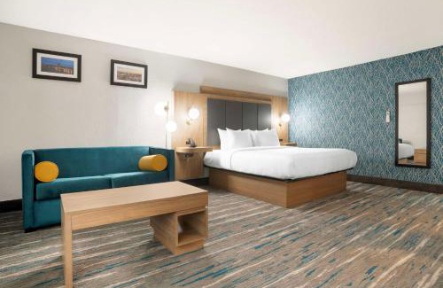 Mobile Hotel | Guest Rated: Best Western Plus Mobile Inn and Suites