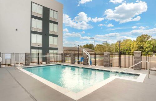 Mobile Hotel | Guest Rated: Best Western Plus Mobile Inn and Suites