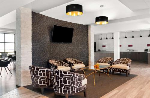 Morden Hotel | Guest Rated: Best Western Plus Morden with Pool & Breakfast