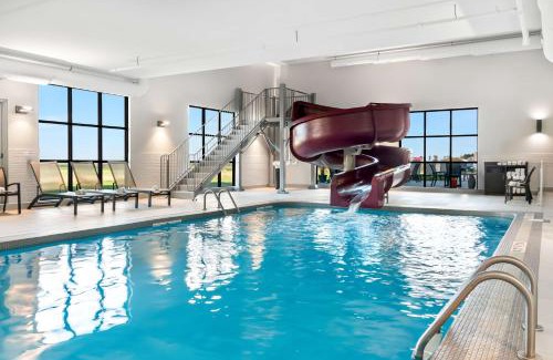 Morden Hotel | Guest Rated: Best Western Plus Morden with Pool & Breakfast