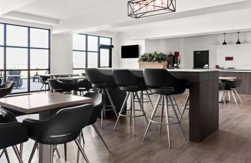 Morden Hotel | Guest Rated: Best Western Plus Morden with Pool & Breakfast