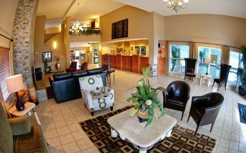 Auburn Hotel | Pet-Friendly Getaway at Best Western PLUS Mountain View Inn