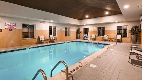 New Cumberland Hotel | Pet-Friendly Comfort at Best Western Plus New Cumberland