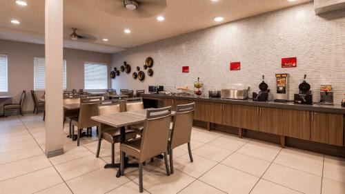 New Cumberland Hotel | Pet-Friendly Comfort at Best Western Plus New Cumberland