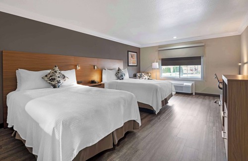 Santa Ana Heights Hotel | Comfortable Stay at Best Western Plus Newport Mesa Inn