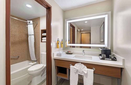Santa Ana Heights Hotel | Comfortable Stay at Best Western Plus Newport Mesa Inn