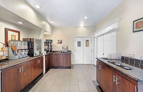 Santa Ana Heights Hotel | Comfortable Stay at Best Western Plus Newport Mesa Inn