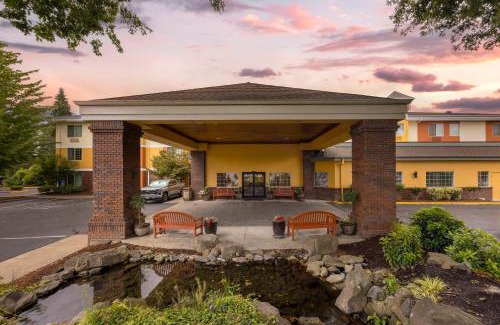 Bull Mountain Hotel | Relax at Best Western Plus Northwind Inn & Suites