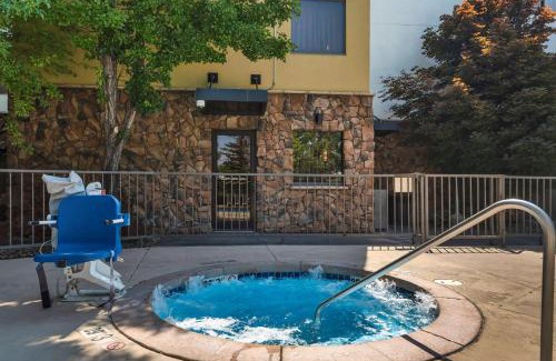 Altamont Hotel | Cozy Oceanfront Retreat at Best Western Plus Olympic Inn