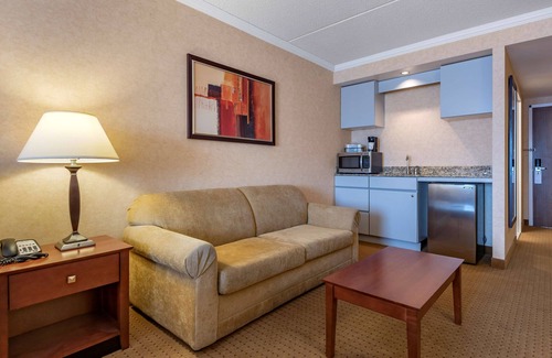 Oswego Hotel | Discover Best Western Plus Oswego: Pool, Spa & Dining
