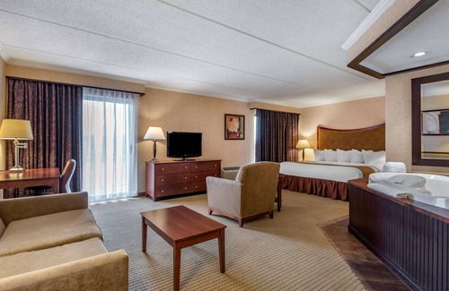 Oswego Hotel | Discover Best Western Plus Oswego: Pool, Spa & Dining